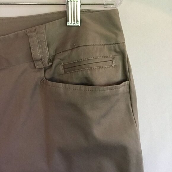 Style & Co Capris Stretch Khaki Tan Button Accents Women's Size 10 With Pockets - Picture 3 of 9